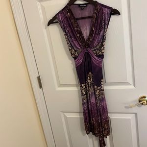 Bebe V-neck dress. Size M. NWOT. Purple boho